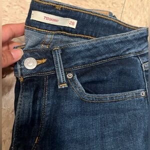 Women’s Levi’s 711 size 28